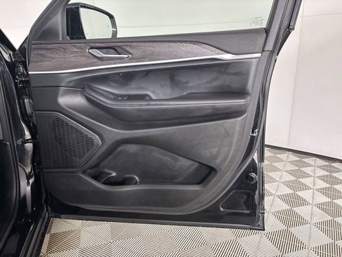 Used 2023 Jeep Grand Cherokee L Limited w/ Luxury Tech Group II image 29