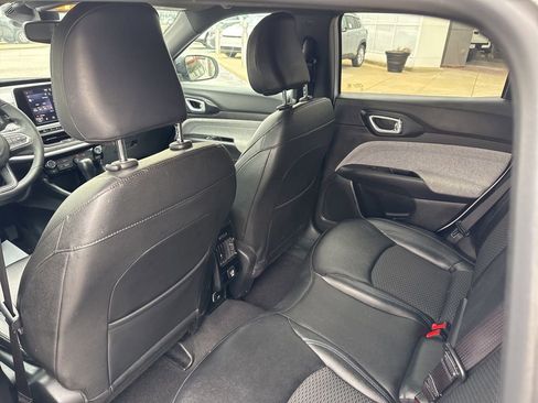 Used 2025 Jeep Compass Latitude image 18