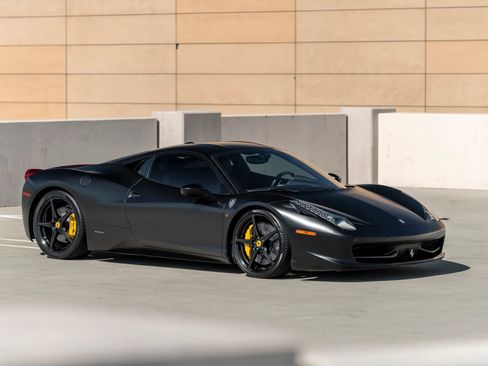 Used 2014 Ferrari 458 Italia Coupe image 2