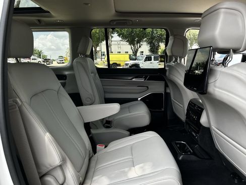 Used 2023 Jeep Wagoneer Series III w/ Premium Group I AWD/4WD image 35