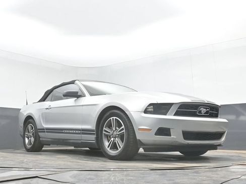 Used 2011 Ford Mustang Premium w/ 201A Rapid Spec Order Code RWD image 38