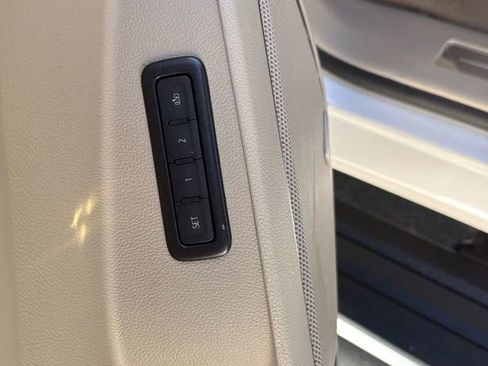 Used 2019 GMC Yukon XL Denali image 45