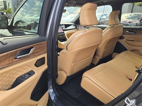 New 2025 Jeep Grand Cherokee Summit image 5