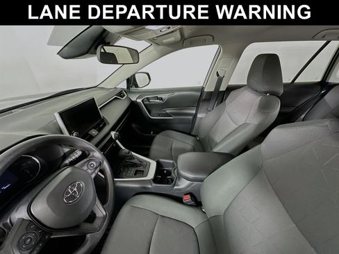 Used 2025 Toyota RAV4 XLE image 5