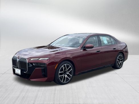 Used 2023 BMW 760i xDrive AWD/4WD image 3