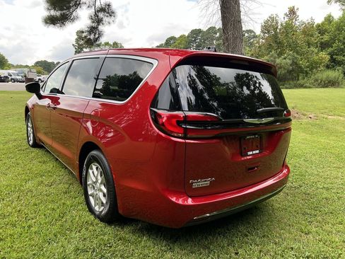 New 2026 Chrysler Pacifica Select image 5