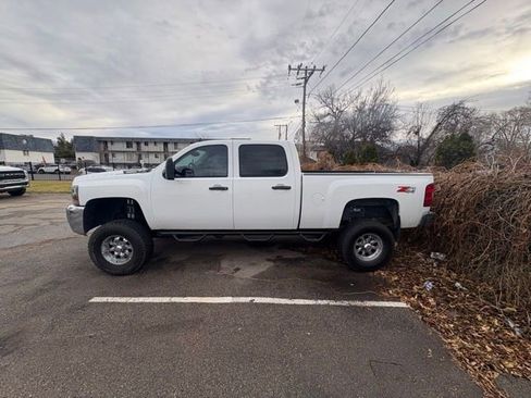 Used 2007 Chevrolet Silverado 2500 LT w/ Suspension Package, Off-Road image 2