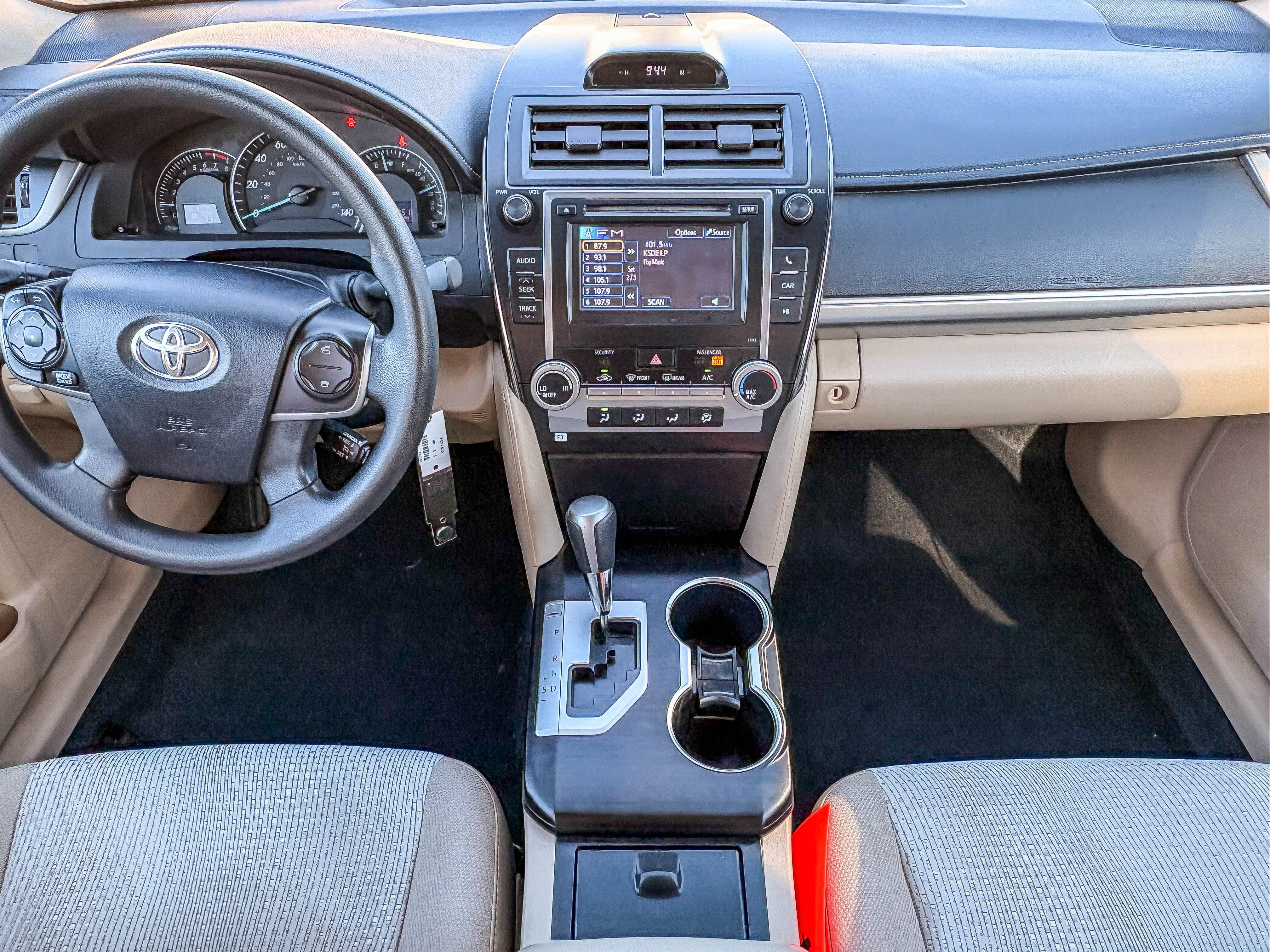 Used 2012 Toyota Camry LE FWD image 13