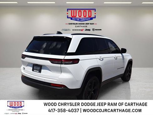 Used 2024 Jeep Grand Cherokee Altitude AWD/4WD image 3
