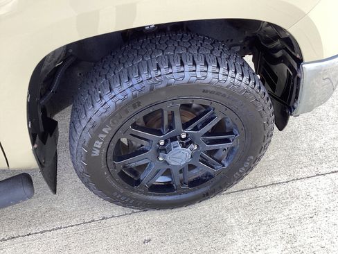 Used 2019 Toyota Tundra SR5 w/ SR5 Upgrade Package RWD image 9