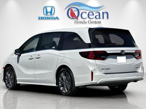 New 2026 Honda Odyssey Touring image 3