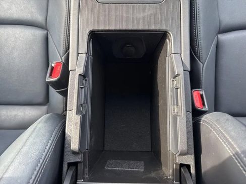 Used 2022 Toyota Venza XLE image 34