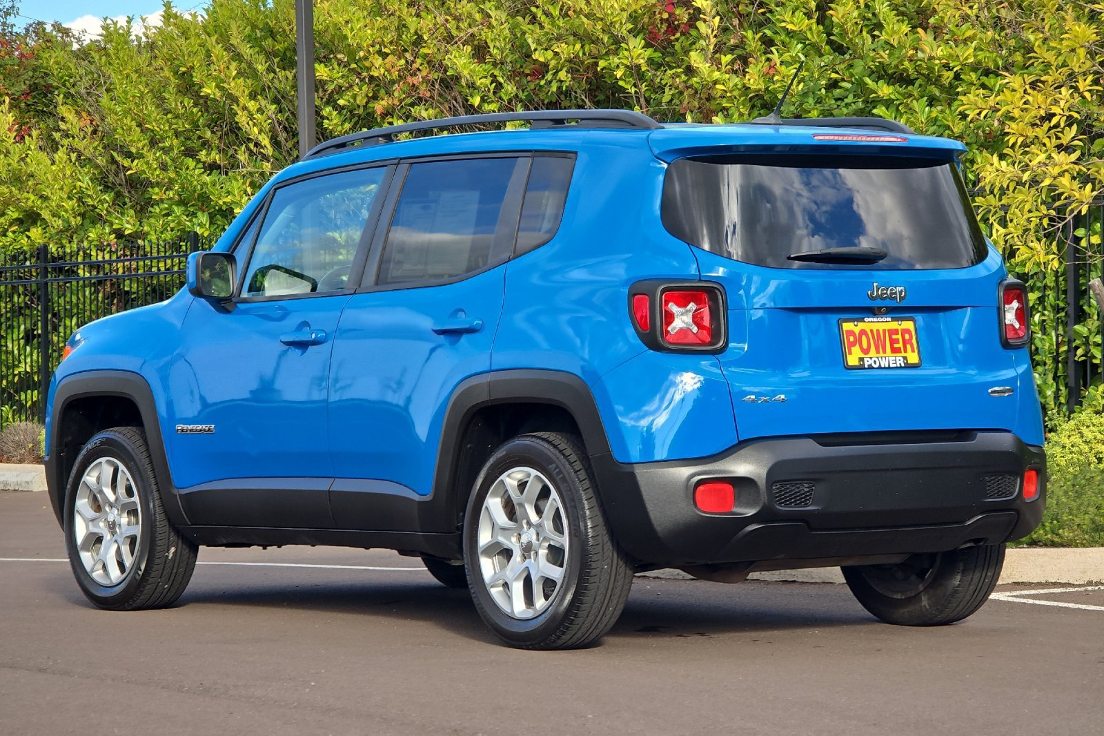 Used 2015 Jeep Renegade Latitude AWD/4WD image 6