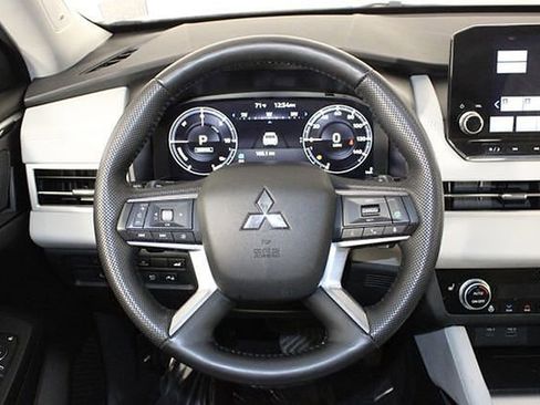 Used 2024 Mitsubishi Outlander SEL image 16