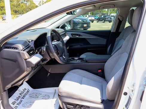 Used 2025 Toyota Camry LE w/ Convenience Package FWD image 9
