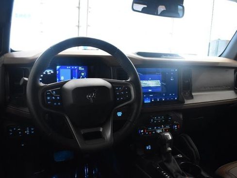 Used 2024 Ford Bronco Outer Banks AWD/4WD image 21