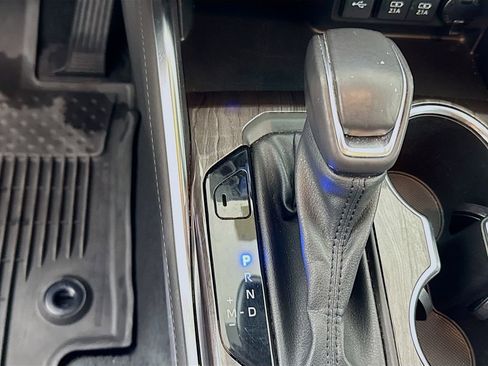 Used 2021 Toyota Highlander Limited image 16