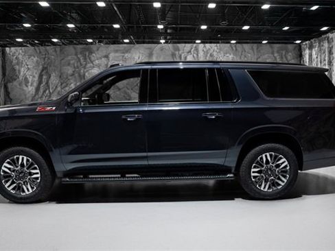 Used 2025 Chevrolet Suburban Z71 image 18