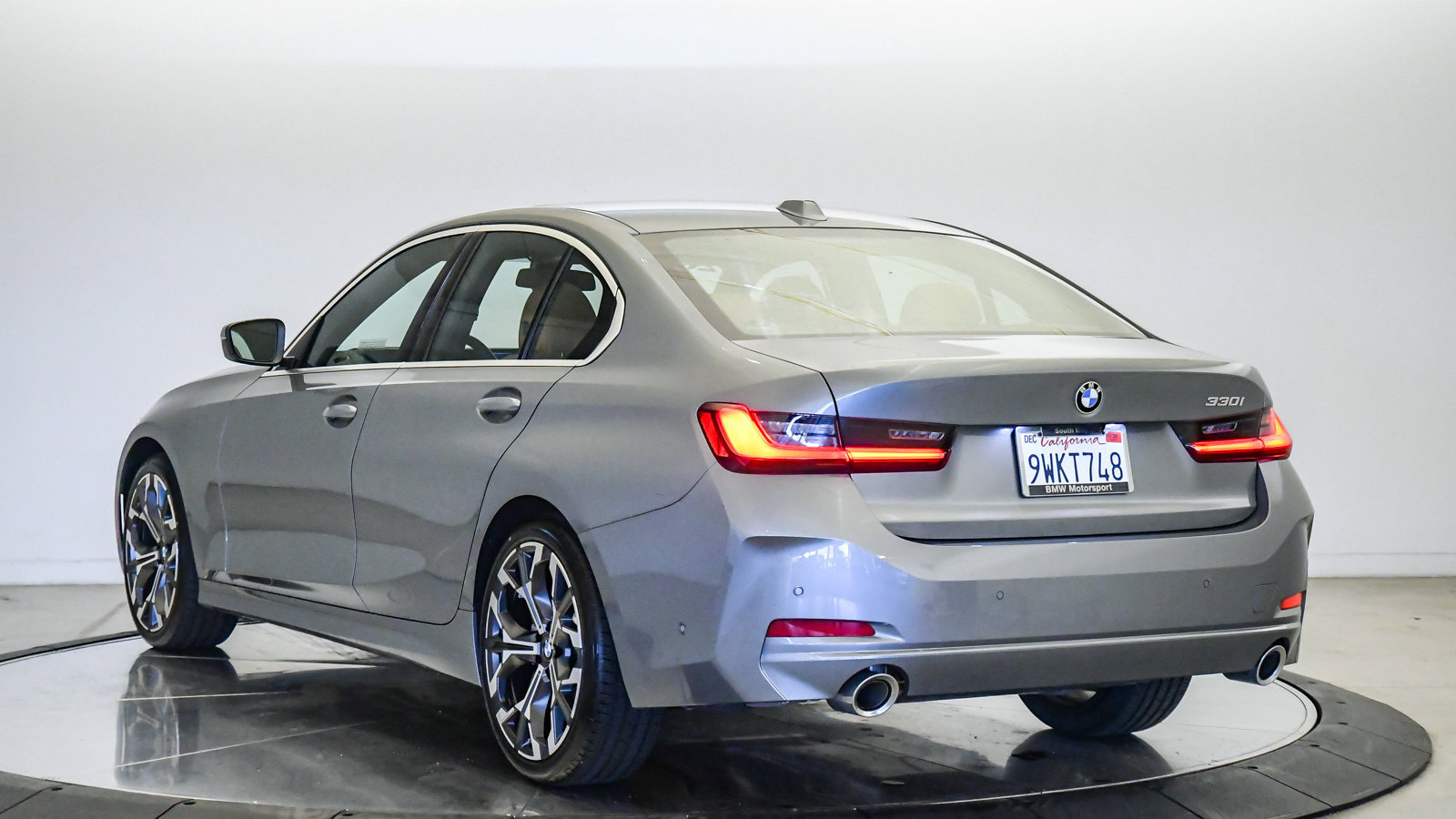 Used 2026 BMW 330i Sedan w/ Premium Package RWD image 2