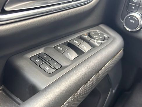 Used 2022 GMC Yukon XL SLT w/ SLT Premium Package image 19