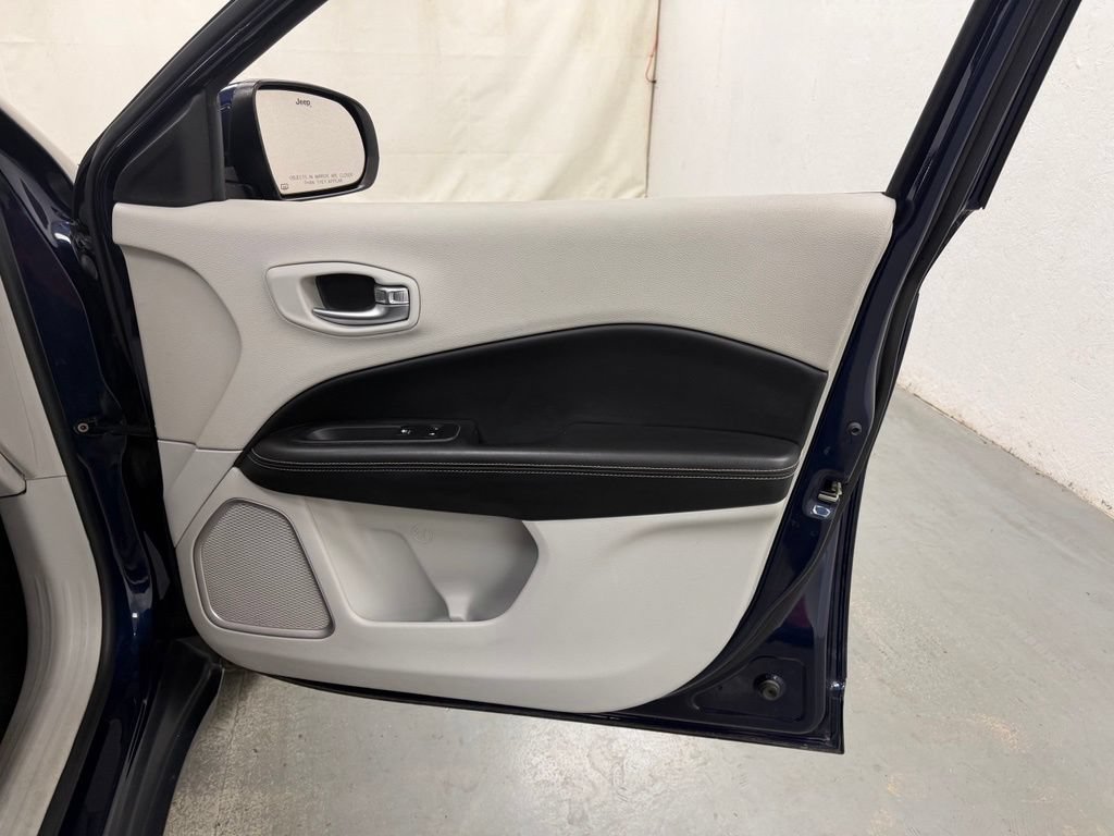 Used 2018 Jeep Compass Latitude w/ Popular Equipment Group FWD image 9