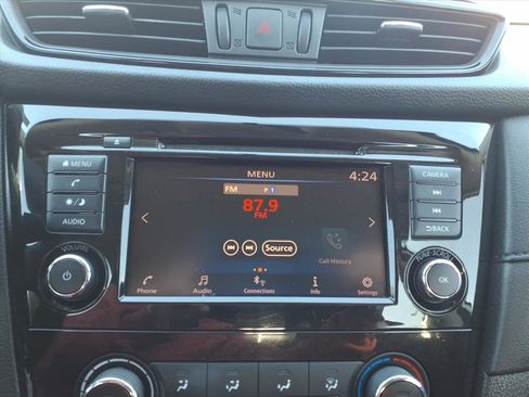 Used 2018 Nissan Rogue S image 18