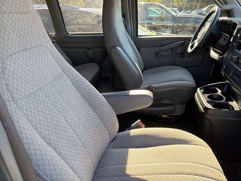 Used 2024 Chevrolet Express 3500 LT w/ LT Preferred Equipment Group image 4