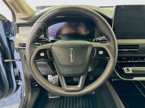 Used 2025 Lincoln Corsair AWD image 14