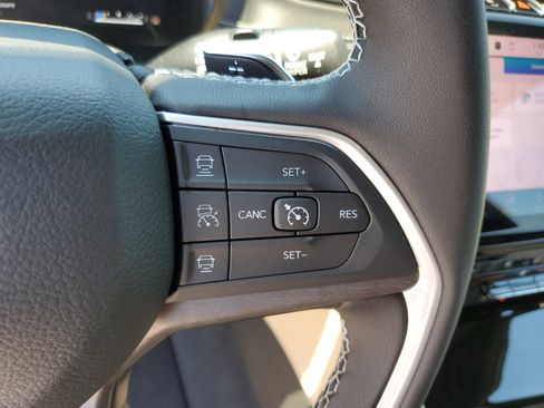 New 2025 Jeep Grand Cherokee Limited w/ Luxury Tech Group II image 27