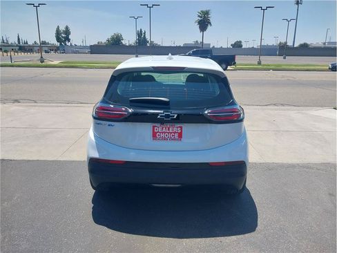 Used 2023 Chevrolet Bolt LT w/ Infotainment Package FWD image 5
