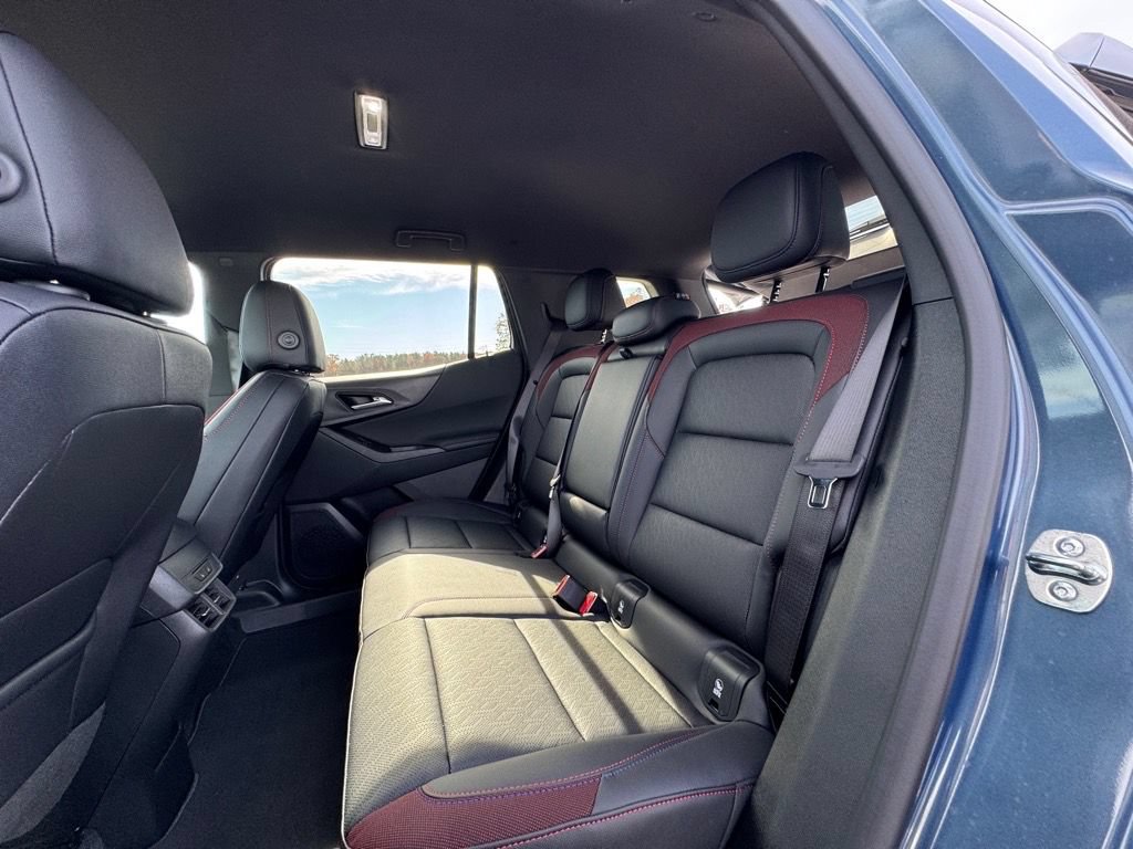 New 2026 Chevrolet Equinox RS w/ Convenience Package III AWD/4WD image 8