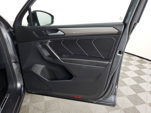 Used 2022 Volkswagen Tiguan SE R-Line image 21