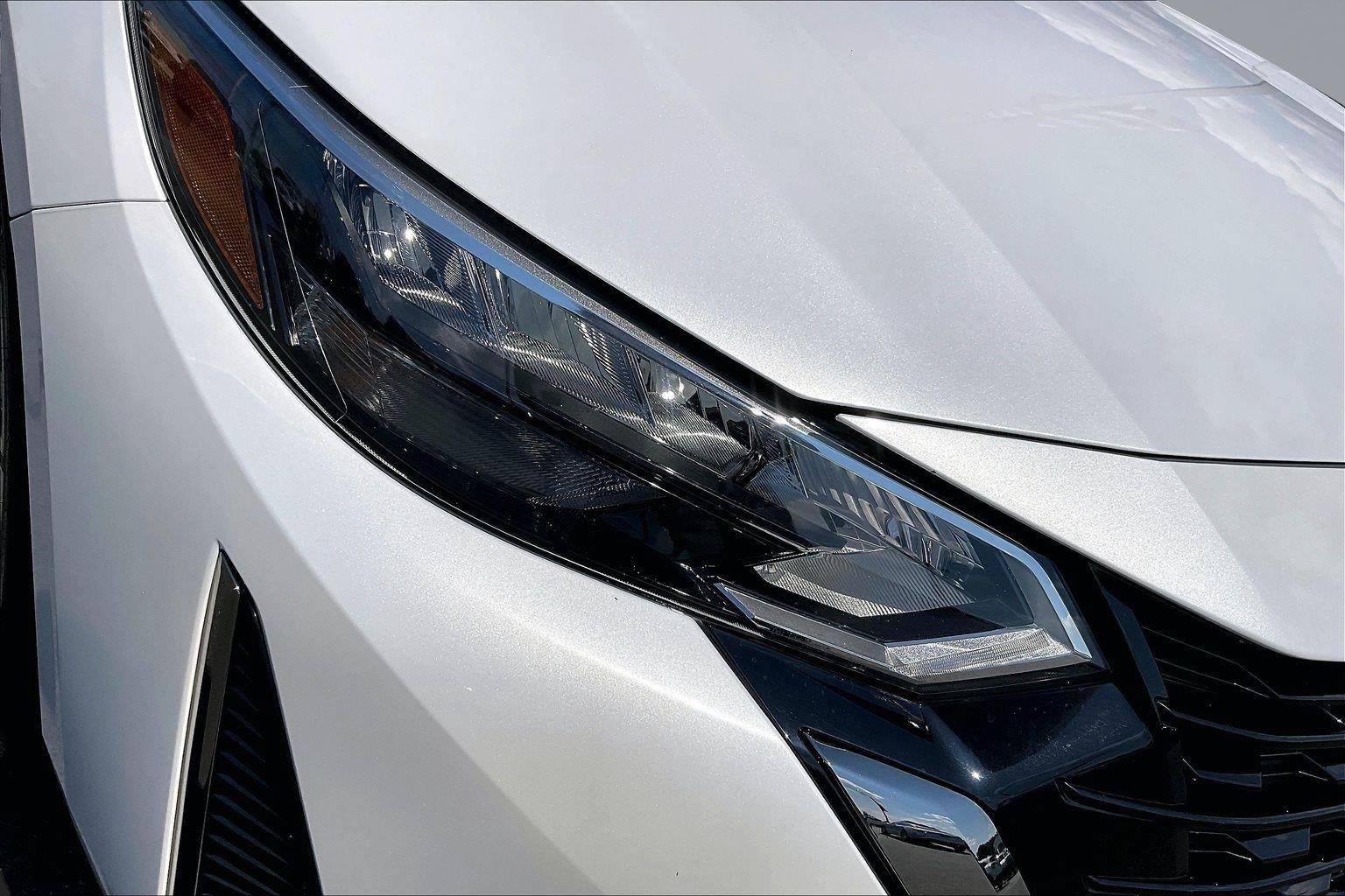 Certified 2025 Nissan Sentra SR FWD image 29