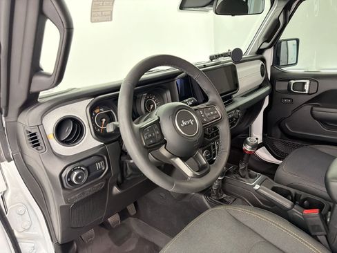 Used 2025 Jeep Wrangler Unlimited Sport AWD/4WD image 4