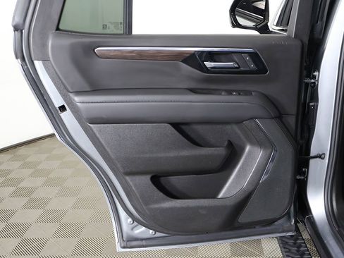 Used 2025 Chevrolet Tahoe Z71 AWD/4WD image 28