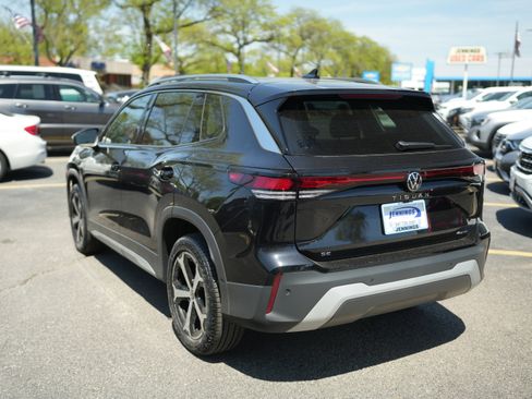 Used 2025 Volkswagen Tiguan SE w/ Panoramic Sunroof Package AWD/4WD image 5