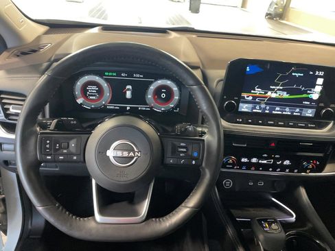 Used 2022 Nissan Rogue Platinum w/ Head-Up Display Package AWD/4WD image 11