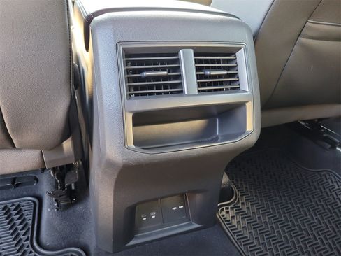 Used 2023 Volkswagen Atlas Cross Sport SE image 14