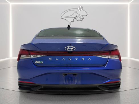 Used 2023 Hyundai Elantra SEL FWD image 4