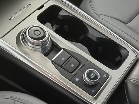 Used 2021 Ford Explorer XLT w/ Equipment Group 202A image 24