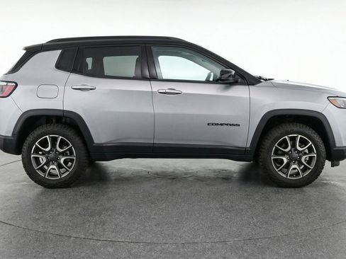 Used 2025 Jeep Compass Trailhawk image 11