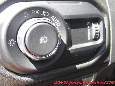 Used 2025 Jeep Wrangler Unlimited Sport AWD/4WD image 7