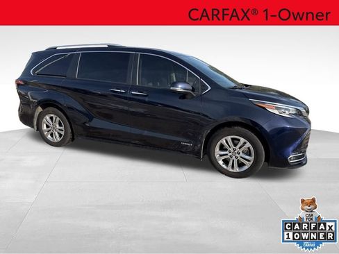 Used 2021 Toyota Sienna Platinum image 2