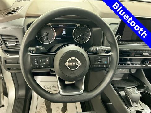 Used 2023 Nissan Rogue SV image 6