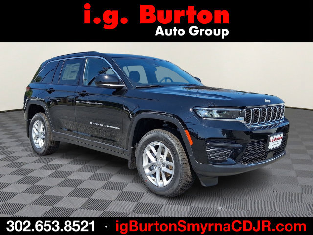 New 2026 Jeep Grand Cherokee Laredo w/ MOPAR Finishing Package AWD/4WD image 1