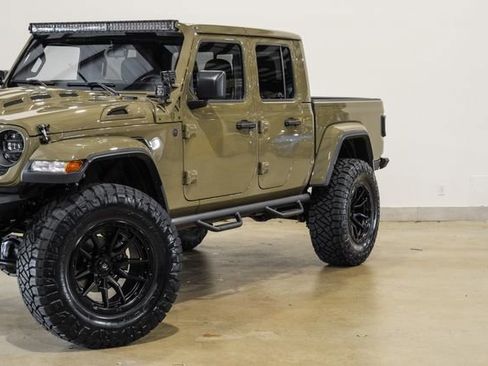 Used 2025 Jeep Gladiator Sport image 25