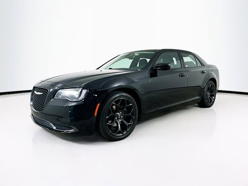 Used 2019 Chrysler 300 Touring w/ Sport Appearance Package image 3