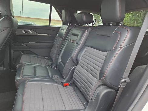 Used 2025 Ford Explorer ST-Line w/ ST-Line Street Pack AWD/4WD image 28