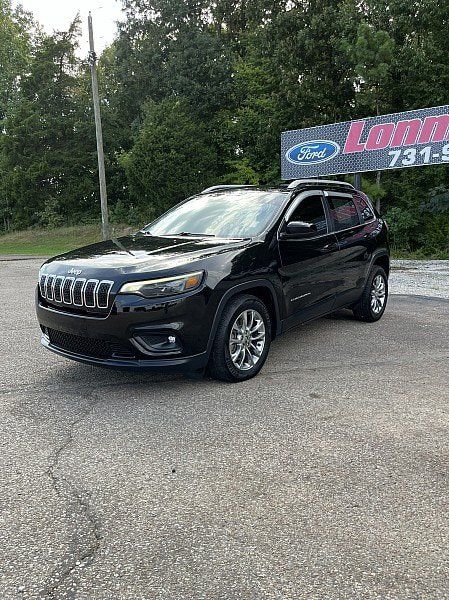 Used 2019 Jeep Cherokee Latitude Plus w/ Comfort/Convenience Group FWD image 3