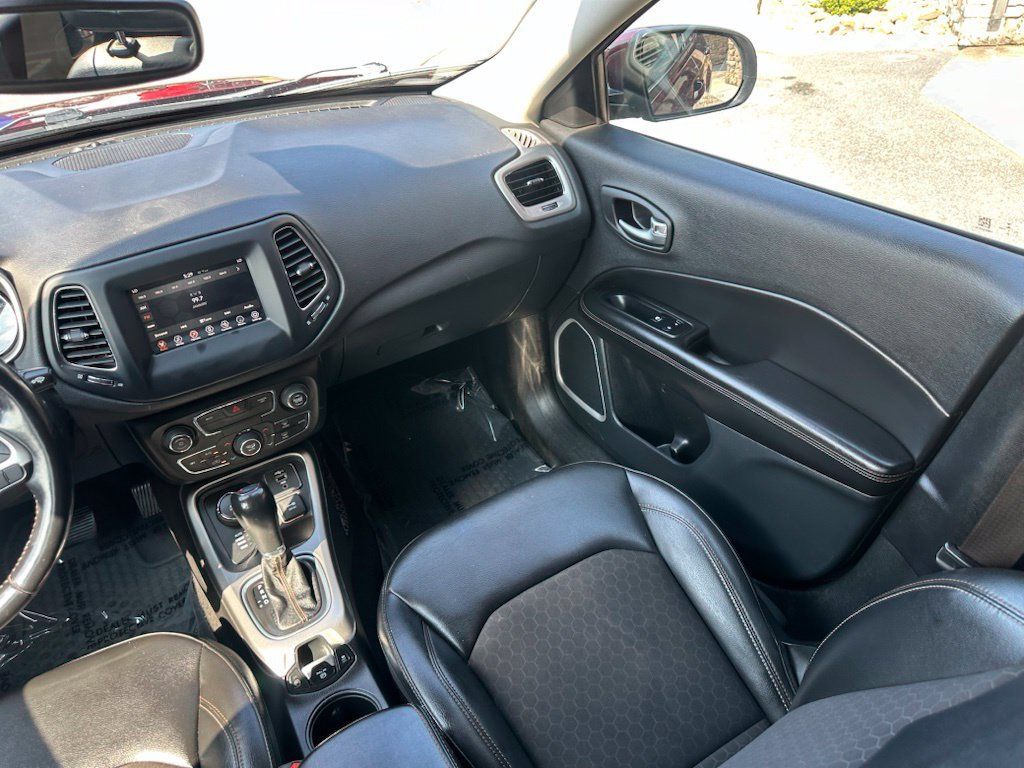 Used 2020 Jeep Compass Latitude w/ Cold Weather Group AWD/4WD image 28